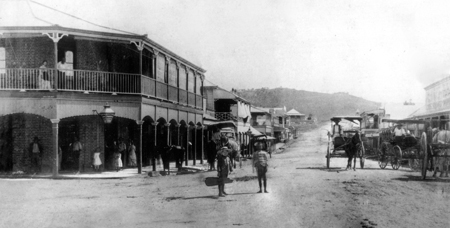 Crown Hotel, Charters Towers